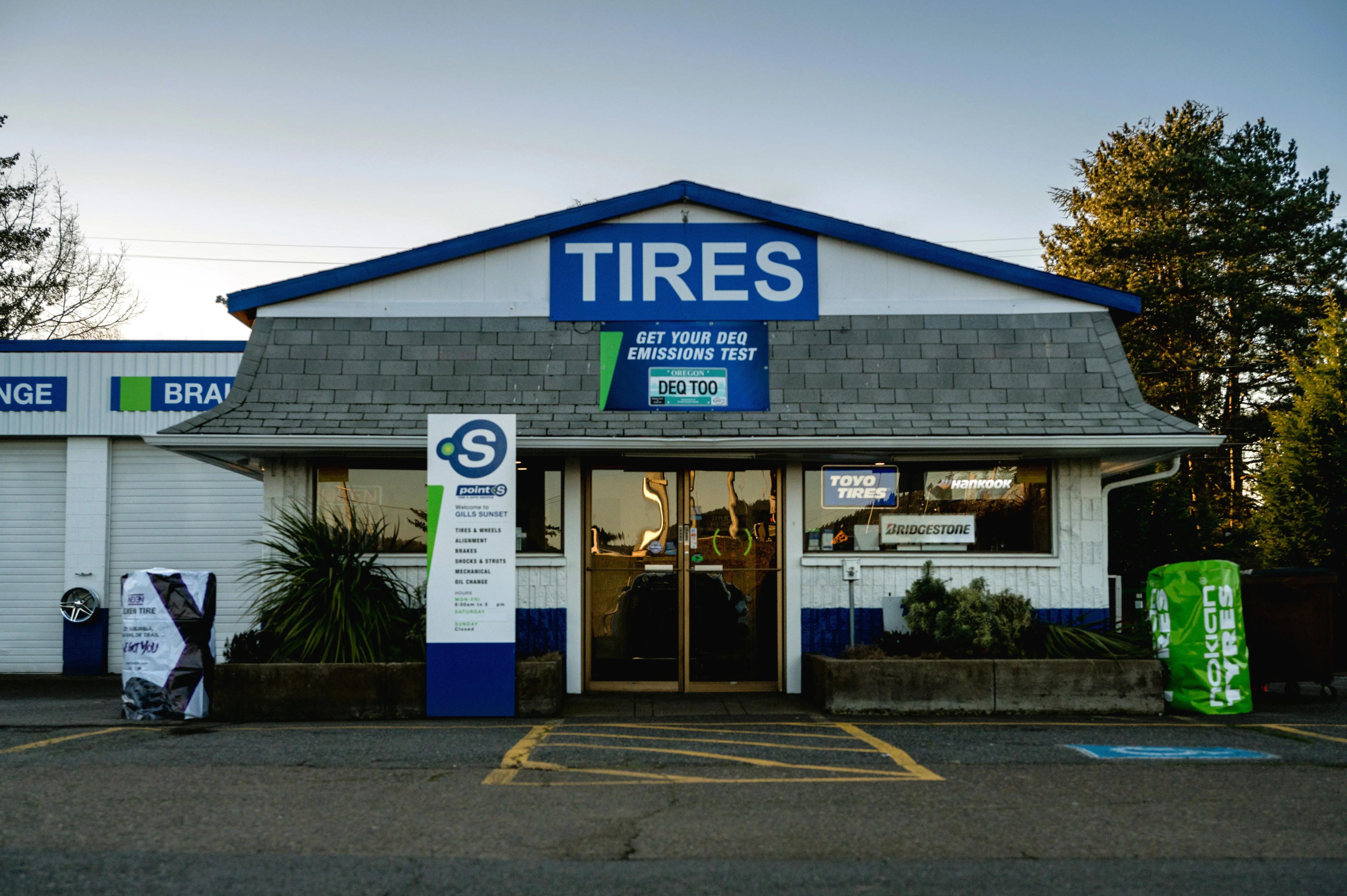 Gills Point S Tire & Auto Service - Sunset